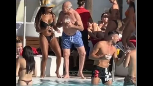Mi abuelo se ha ido de fiesta a Puerto Banús Marbella