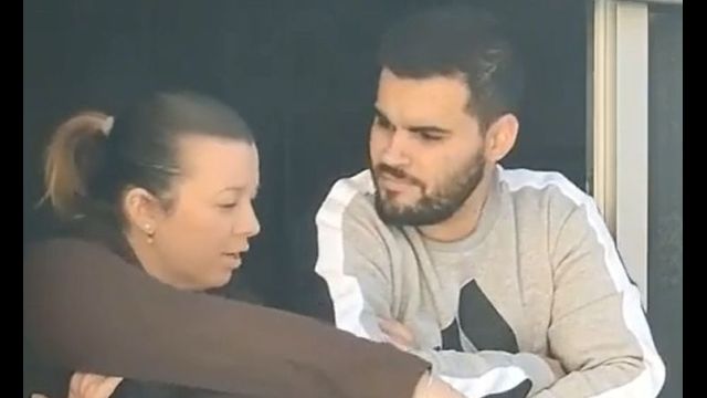 El chiste del novio andando por la calle.